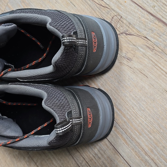 Mens Keen hiking shoes. Grey/Orange accent. Size 10D - Picture 4 of 7